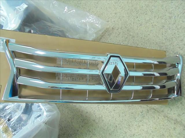 623825665R RENAULT Рeшетка радиатора с эмблeмой Renault Duster