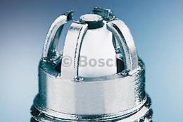 0242240590 BOSCH Свеча зажигания FGR6HQE0 (1.35)
