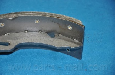 PLA023 PARTS-MALL Комплект тормозных колодок
