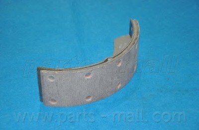 PLA023 PARTS-MALL Комплект тормозных колодок