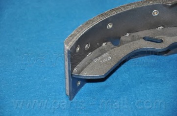 PLA023 PARTS-MALL Комплект тормозных колодок