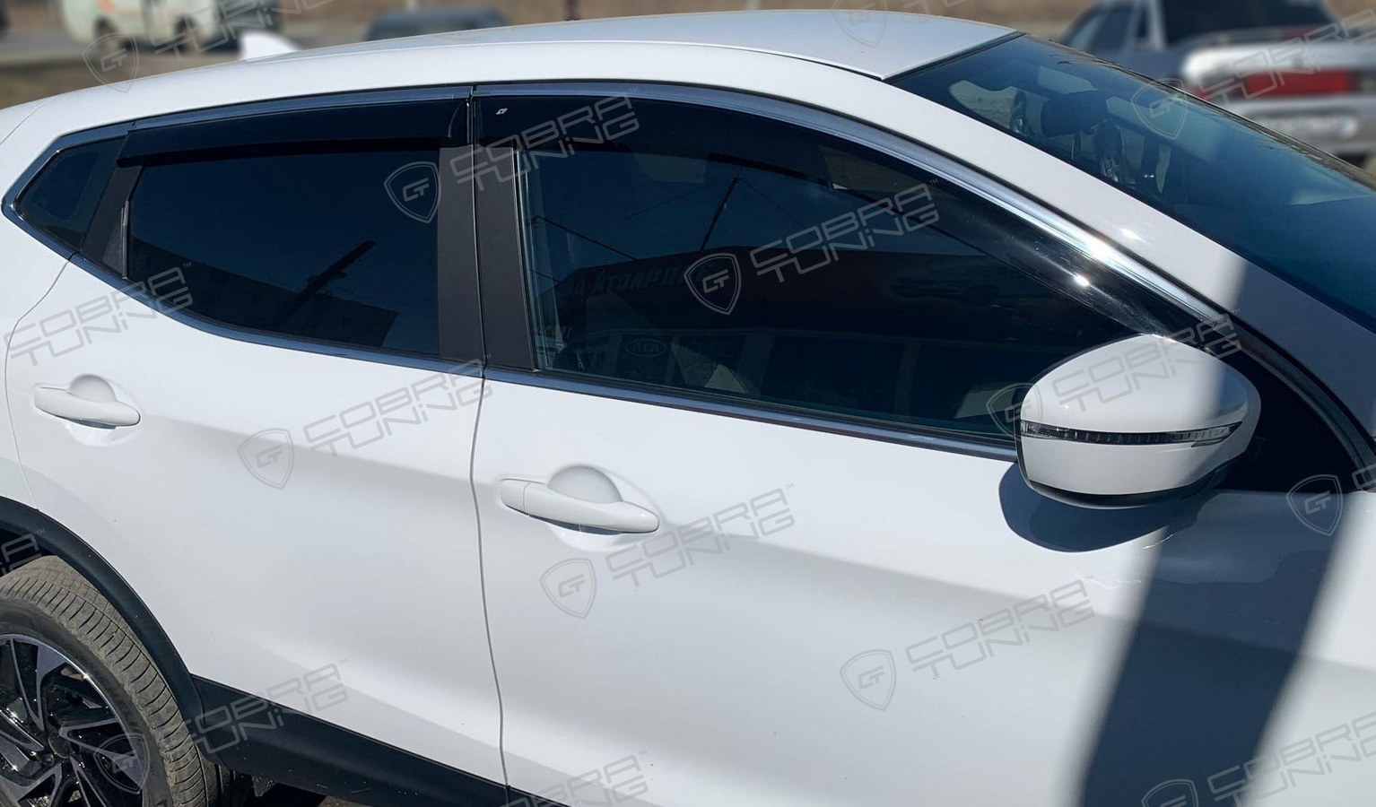 N14614CR COBRA TUNING Дефлекторы боковых окон Nissan Qashqai 2 2014 хромированный молдинг